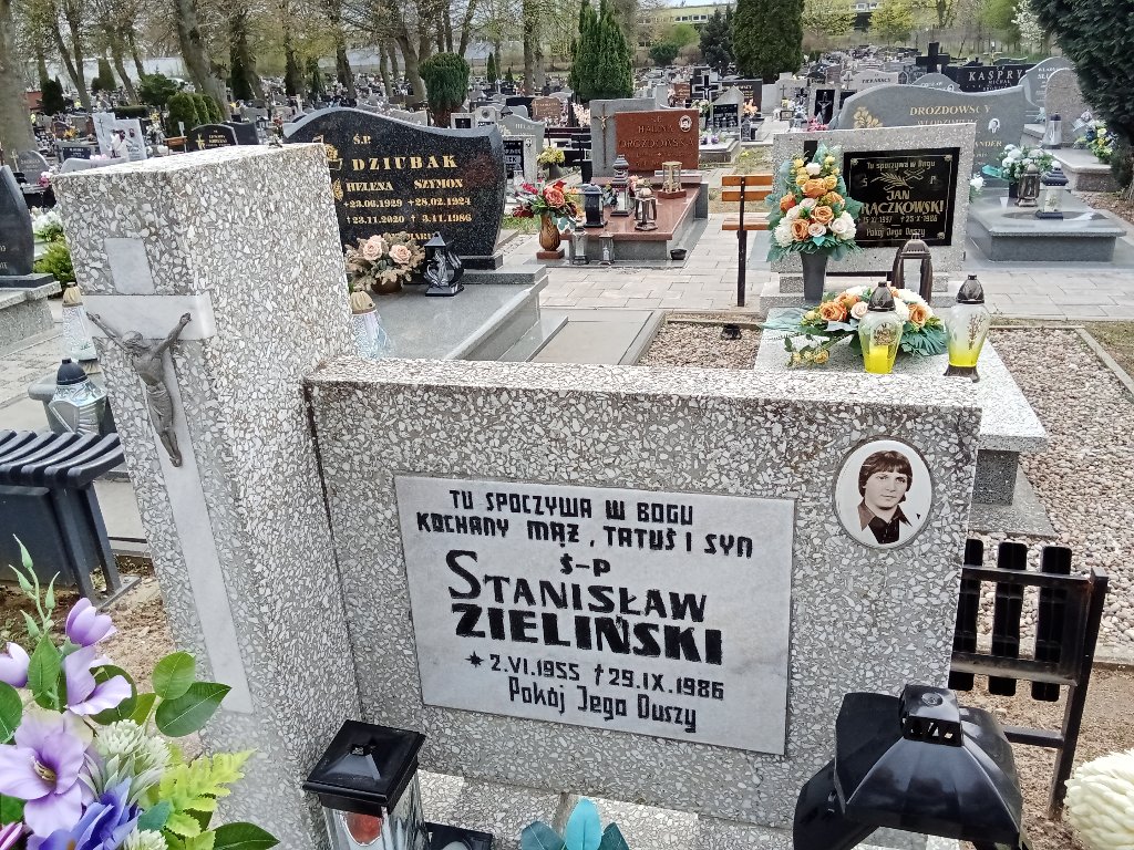 Grób Stanisław Zieliński
