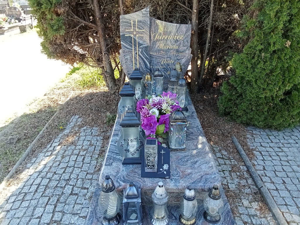 Grób Piotr Jurewicz