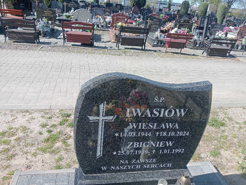 Grób Zbigniew Iwasiów