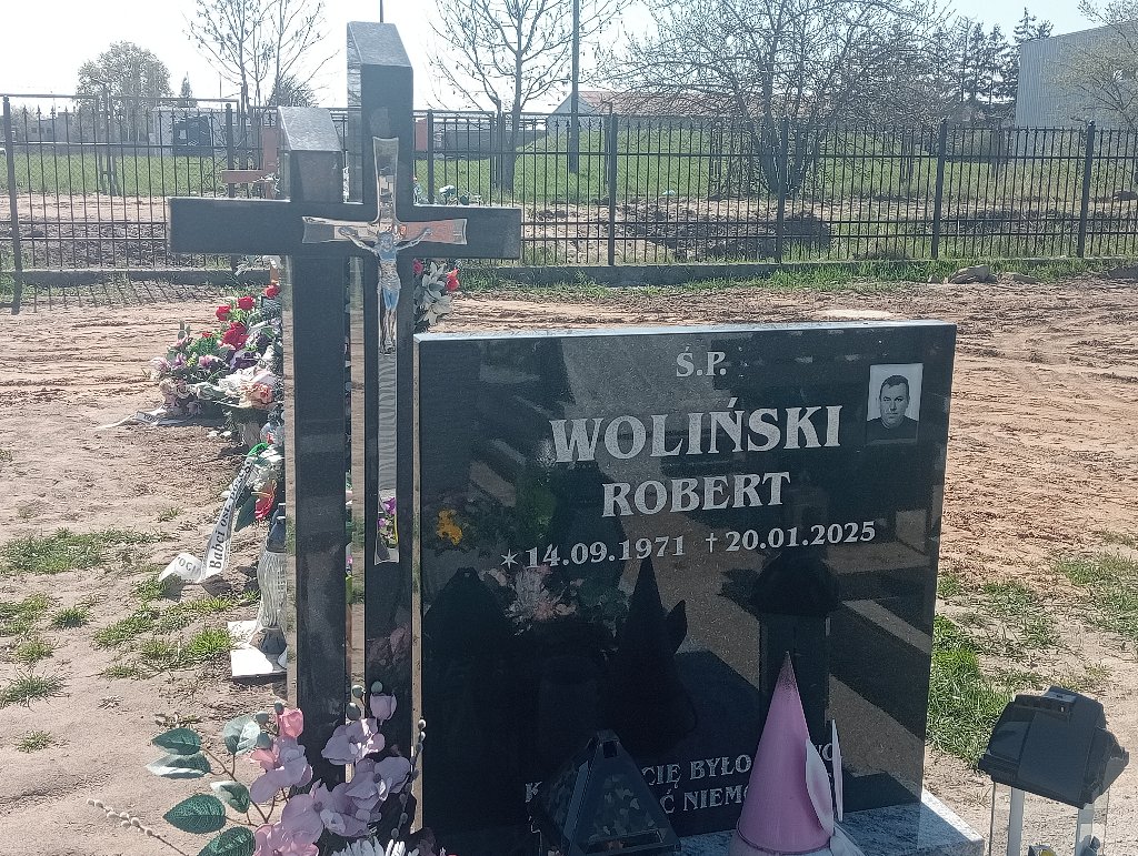 Grób Robert Woliński